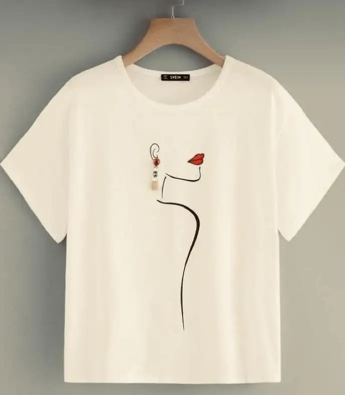 Tricou alb brodat cu un portret de femeie în linie continuă, cu buze roșii și cercei